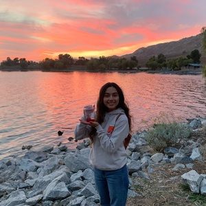 Meet your Posher, Laura